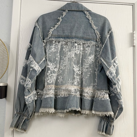 POL Light Wash Lace Ruffle Trim Oversized Denim Shacket Size Small - Picture 3 of 12